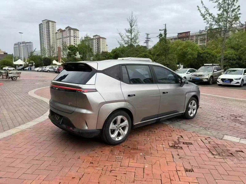 襄陽22年合創汽車Z035
