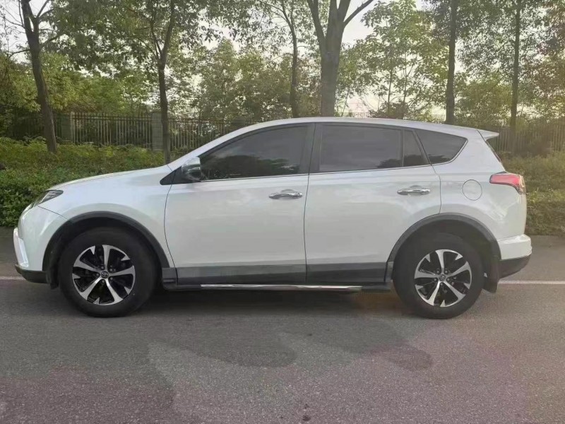 益陽17年豐田RAV4榮放7