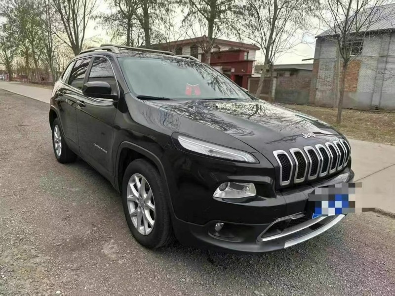 唐山18年Jeep自由光3