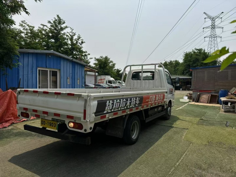 青島23年飛碟箱貨貨車7