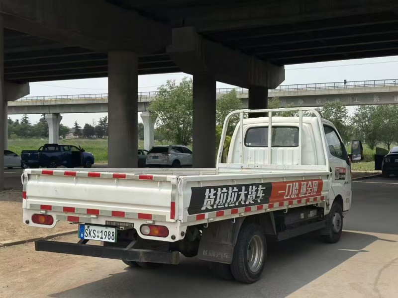 青島23年飛碟箱貨貨車6