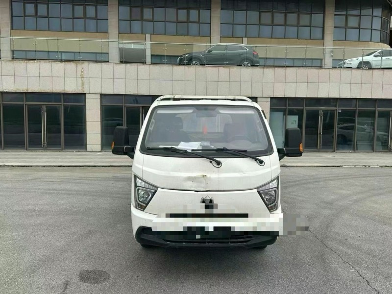 青島24年飛碟箱貨貨車1