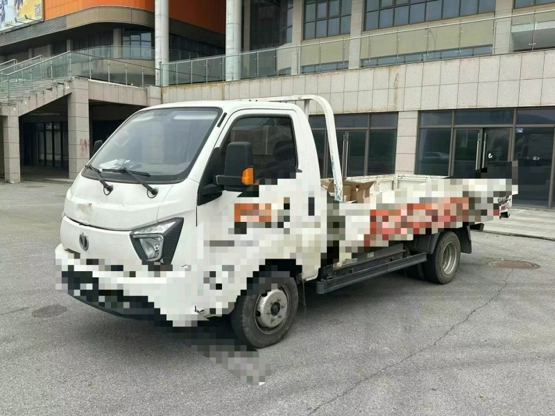 青島24年飛碟箱貨貨車2