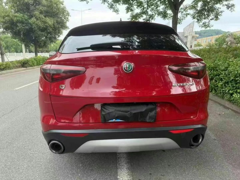湘西19年阿爾法·羅密歐Stelvio8
