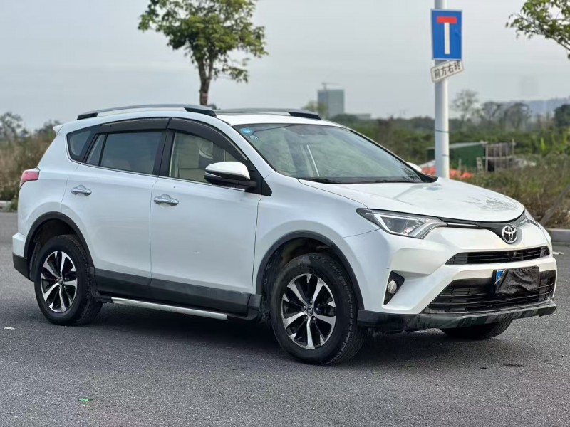 汕頭17年豐田RAV4榮放2