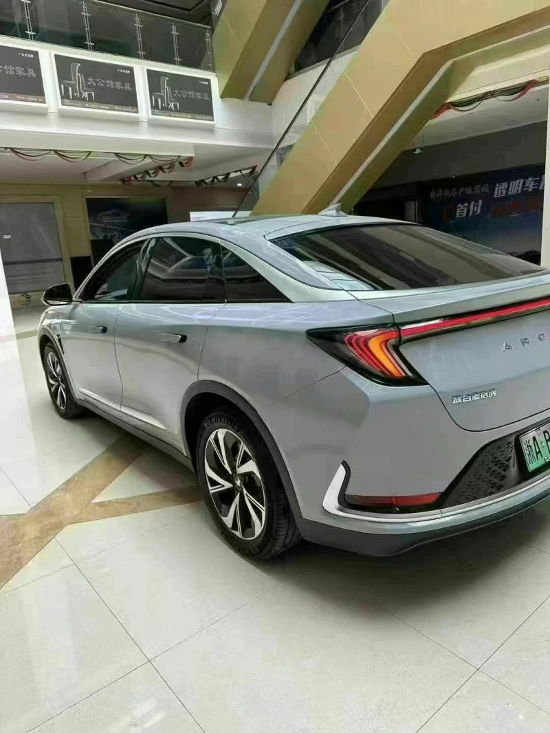 合肥23年極狐汽車阿爾法7
