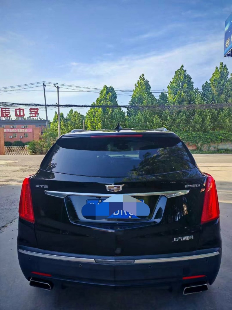 保定17年凱迪拉克XT54