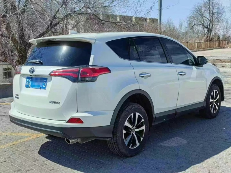 滄州17年豐田RAV4榮放8