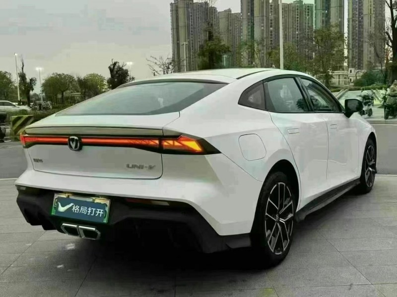 潮州25年長安汽車UNI7