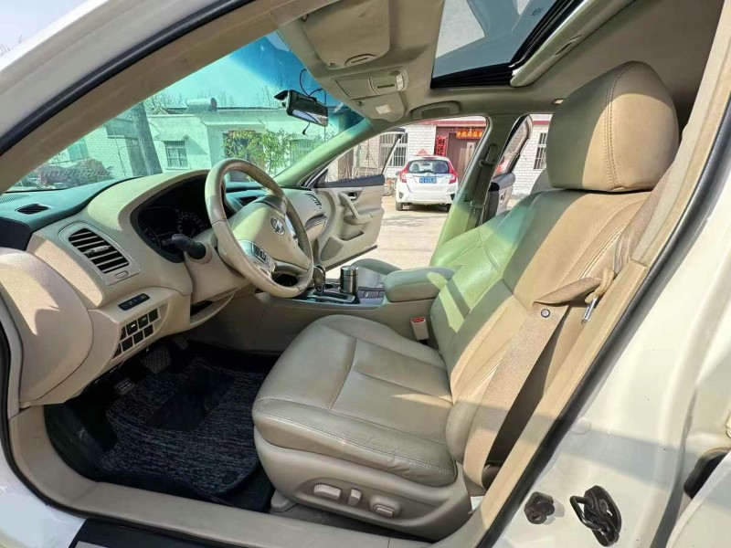 徐州15年日產天籟4