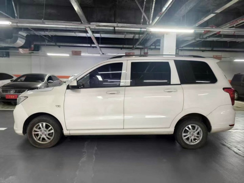 成都22年五菱汽車宏光8