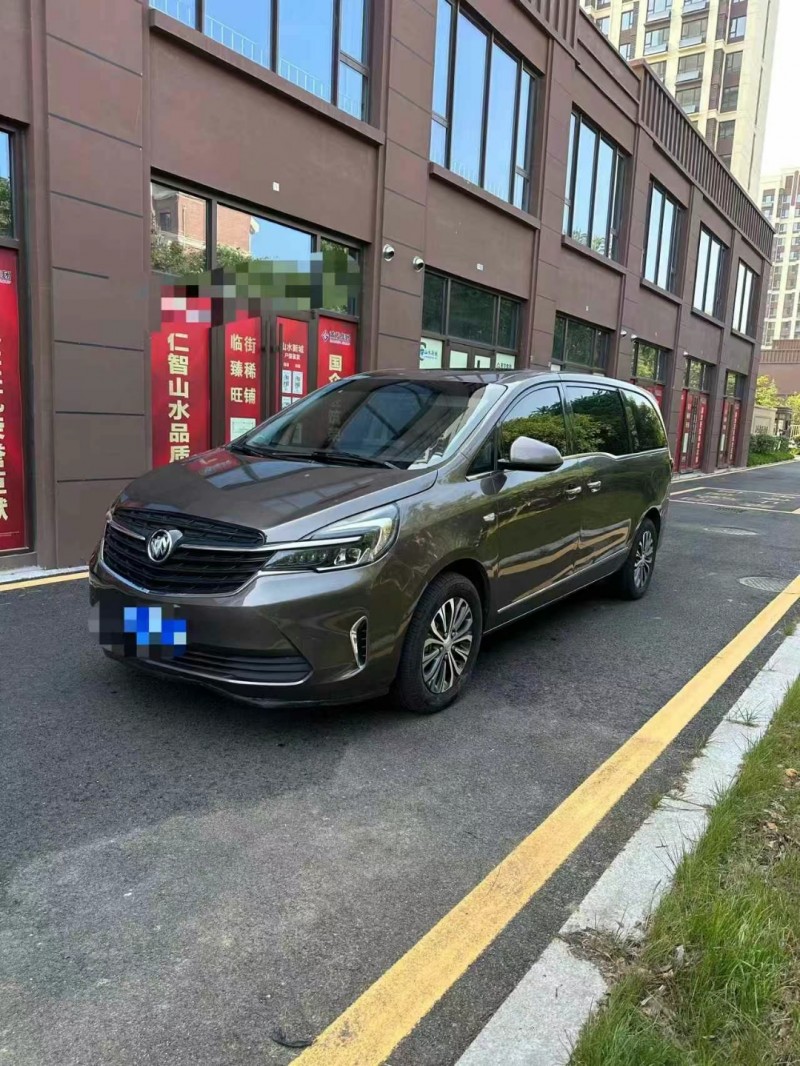 济宁21年别克GL82