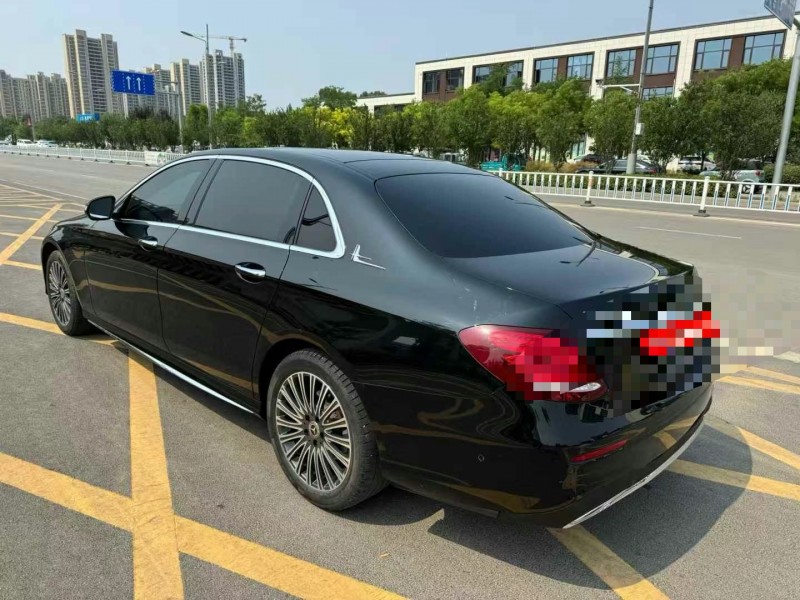 济宁18年奔驰E8