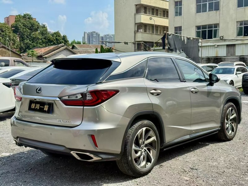 广州19年雷克萨斯RX8