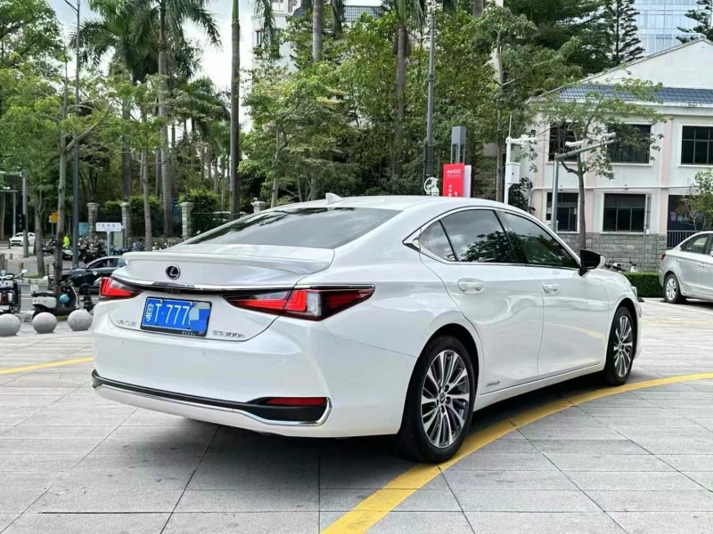 深圳21年雷克薩斯ES7