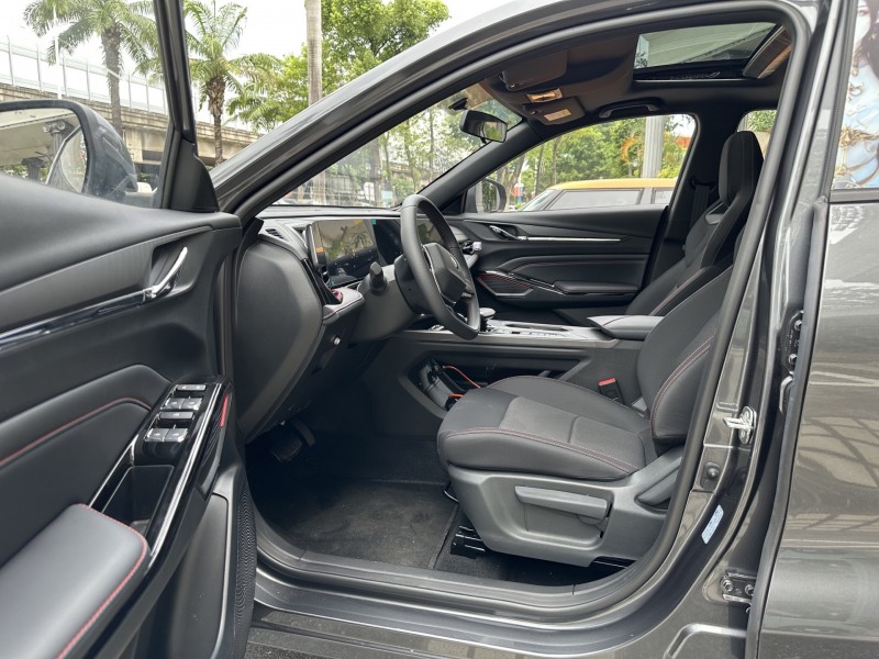 東莞25年長安汽車歐尚6
