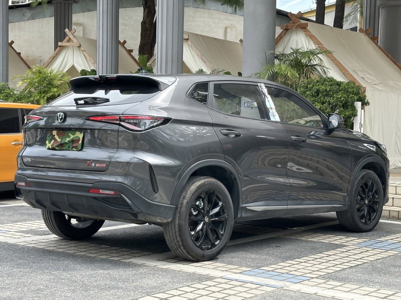 東莞25年長安汽車歐尚8