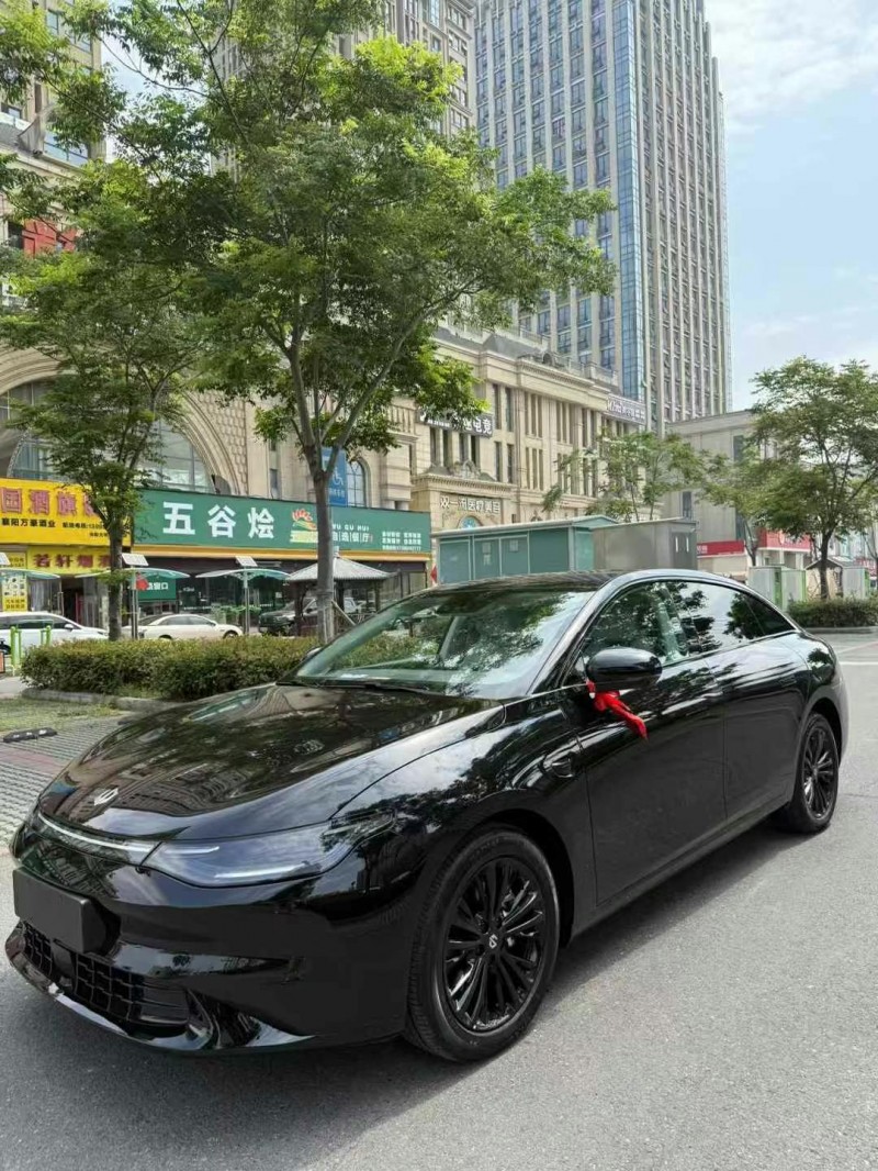 襄陽25年零跑汽車C012