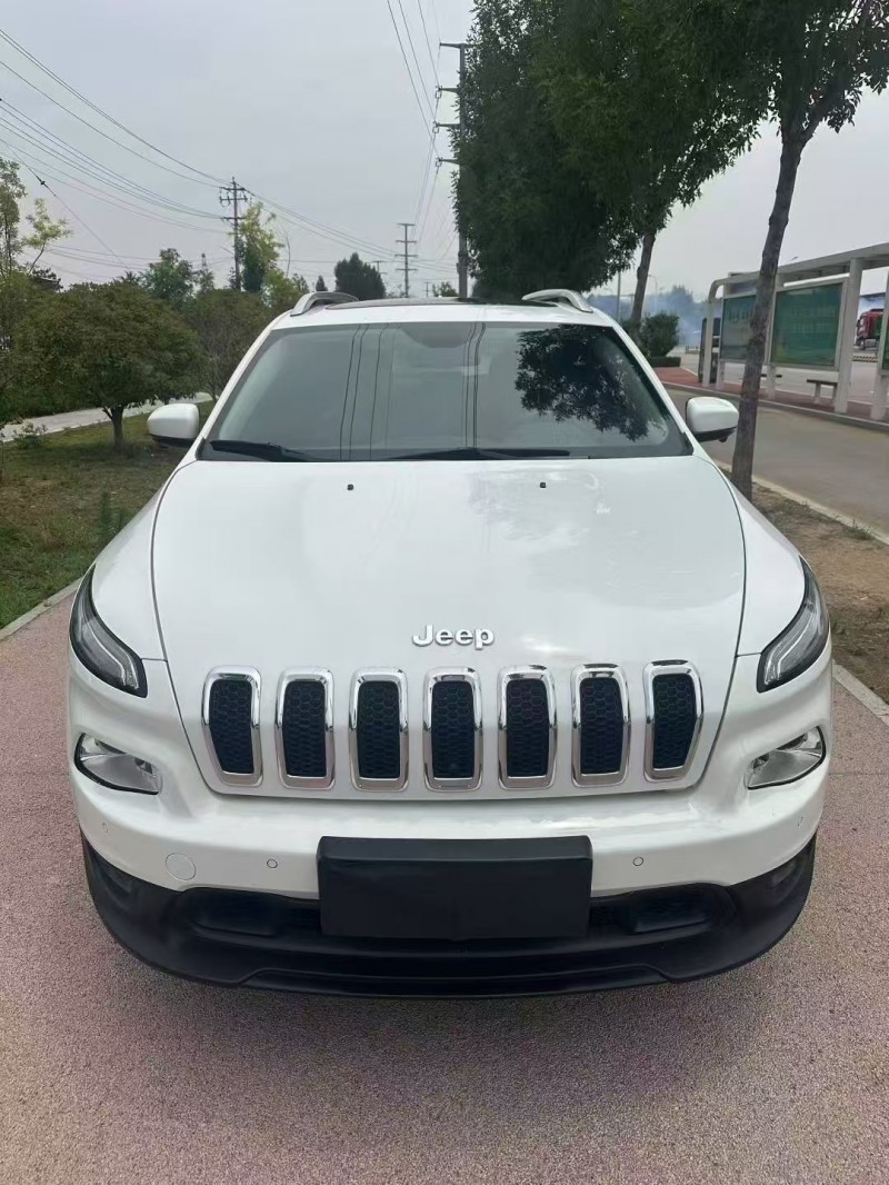 棗莊17年Jeep自由光1