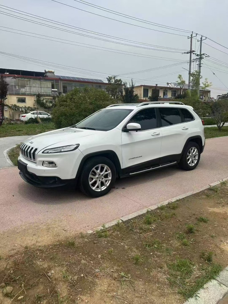 棗莊17年Jeep自由光2
