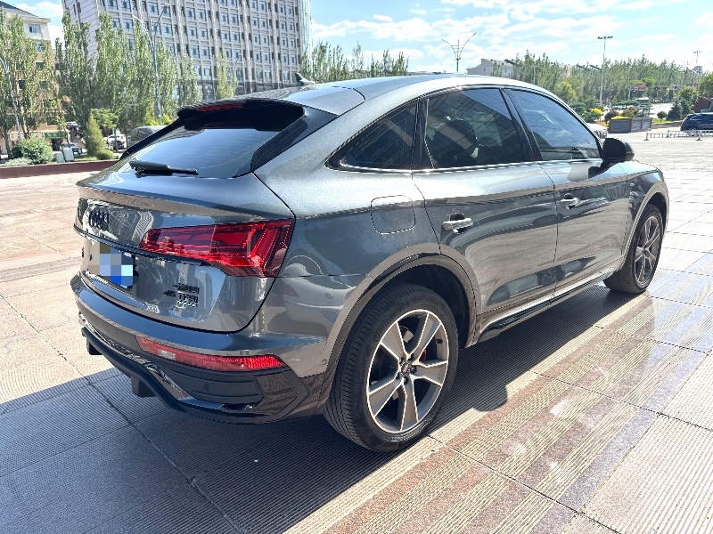 呼和浩特23年奧迪Q54