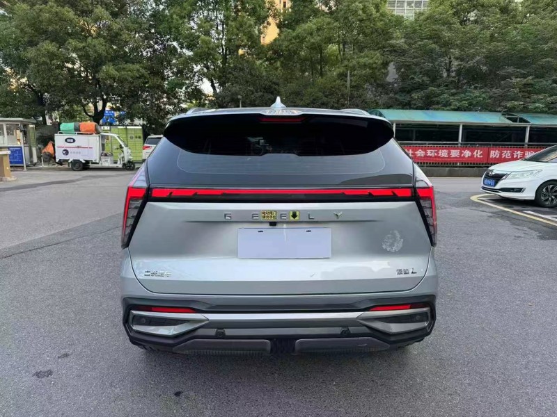 長沙22年吉利博越5