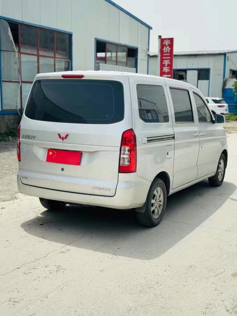 許昌24年五菱汽車宏光8