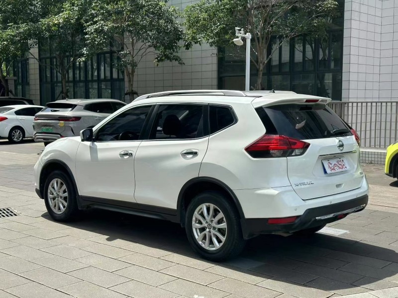 佛山21年日產奇駿8