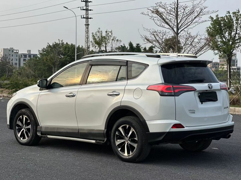 汕頭17年豐田RAV4榮放7