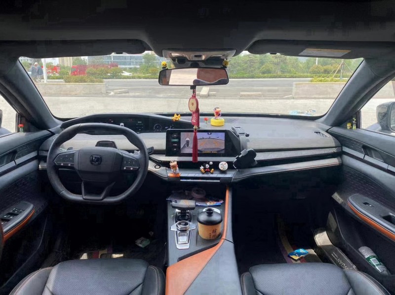 青島24年長安汽車UNI6