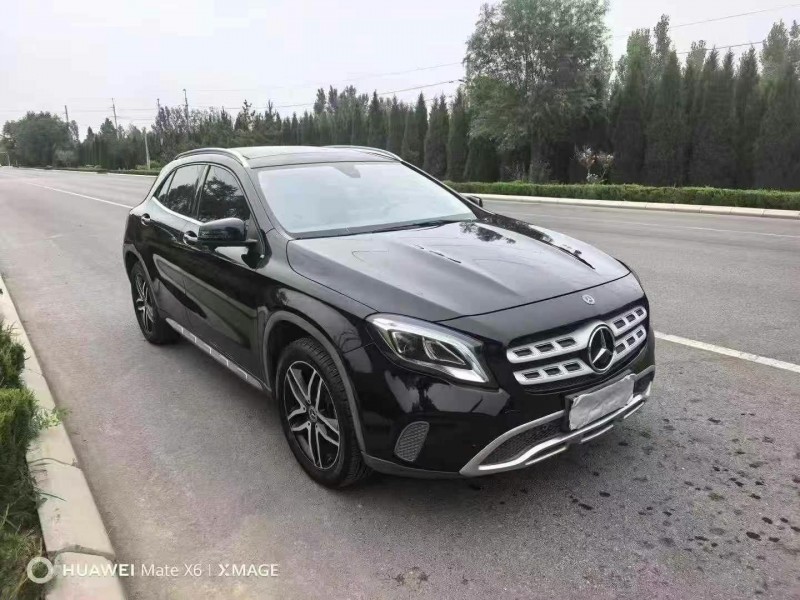 东营17年奔驰GLA3