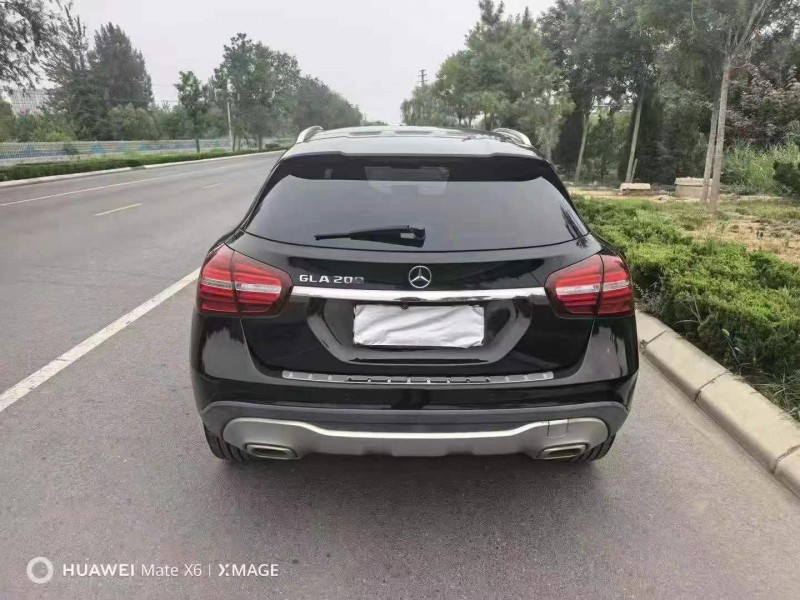 东营17年奔驰GLA9