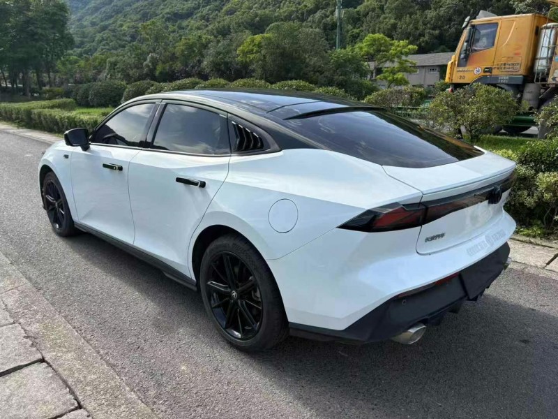 紹興24年長安汽車UNI7