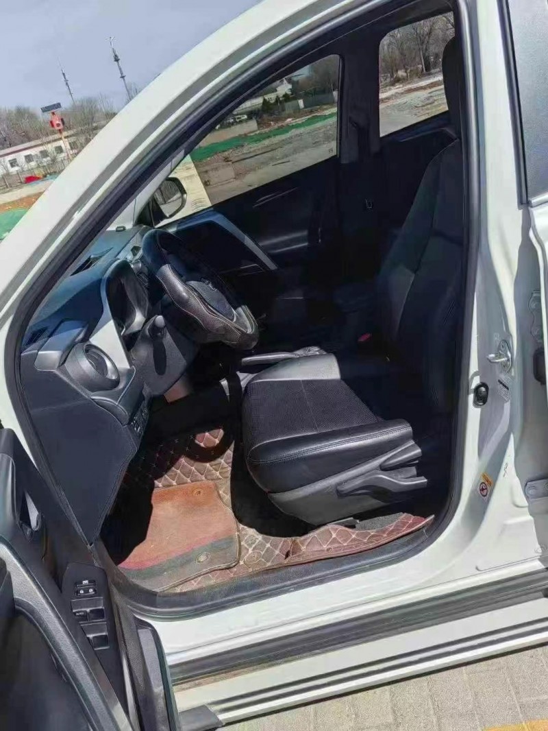 滄州17年豐田RAV4榮放5