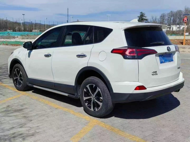 滄州17年豐田RAV4榮放7