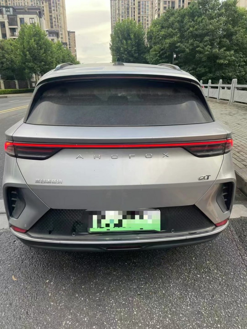 青島23年極狐汽車阿爾法6