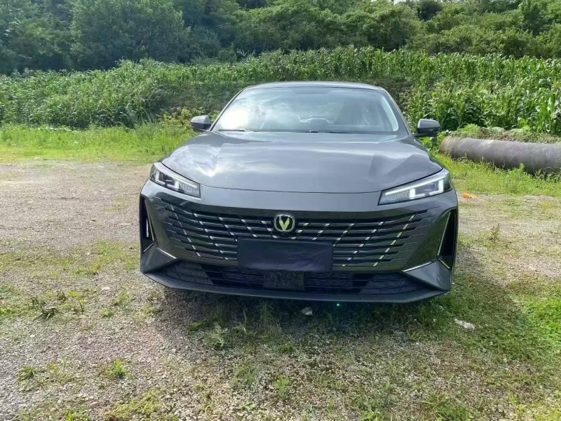 貴陽25年長安汽車逸動1