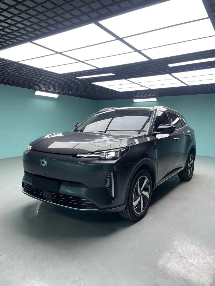 成都25年長安汽車啟源3