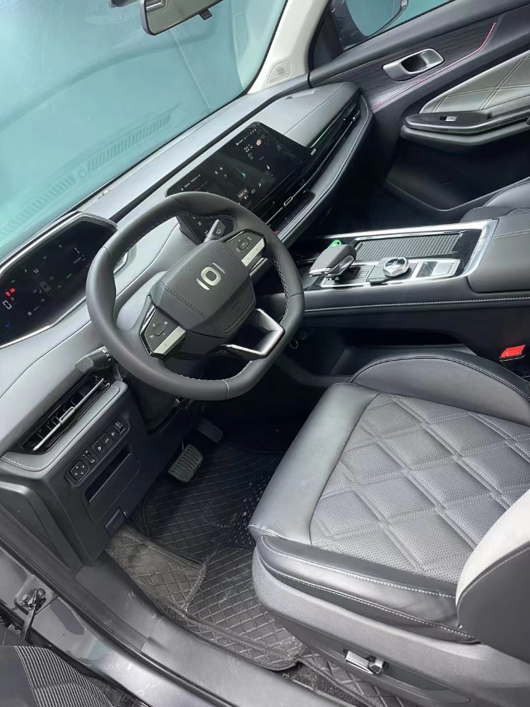 成都25年長安汽車啟源4