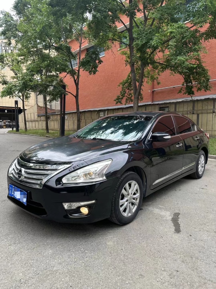 成都15年日產天籟3