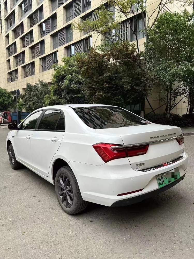 成都23年比亞迪秦7