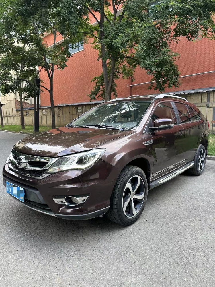 成都16年比亞迪S73