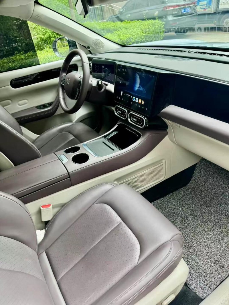 煙臺23年零跑汽車C114