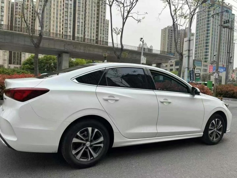 襄陽23年長安汽車逸動7