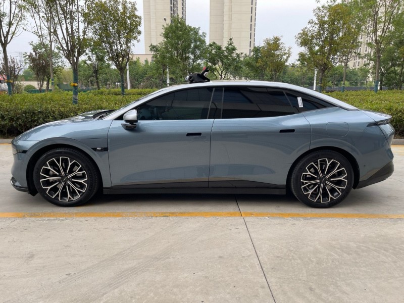 濟寧24年極氪汽車0077