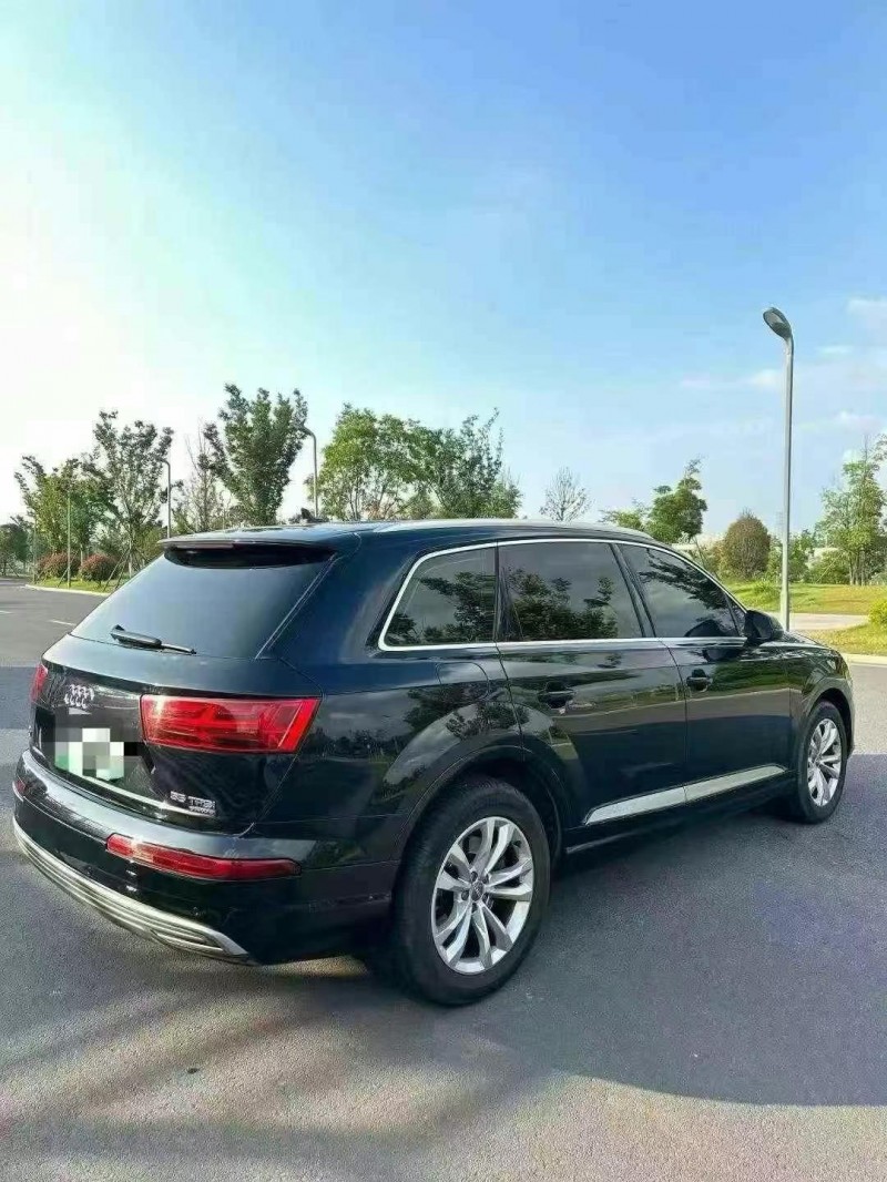 新余19年奧迪Q78