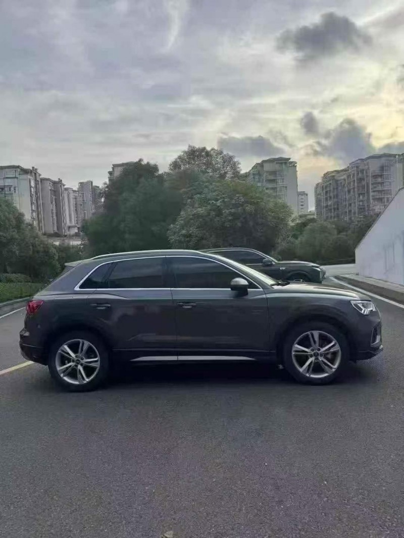 吉安21年奧迪Q38