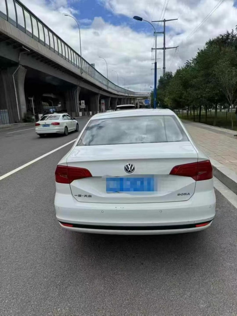 赤峰18年大眾寶來9