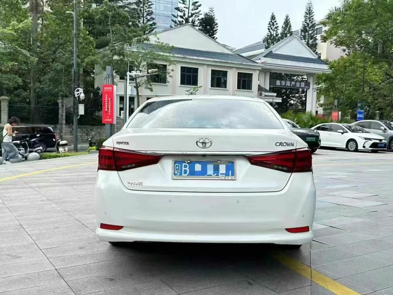 深圳15年豐田皇冠9