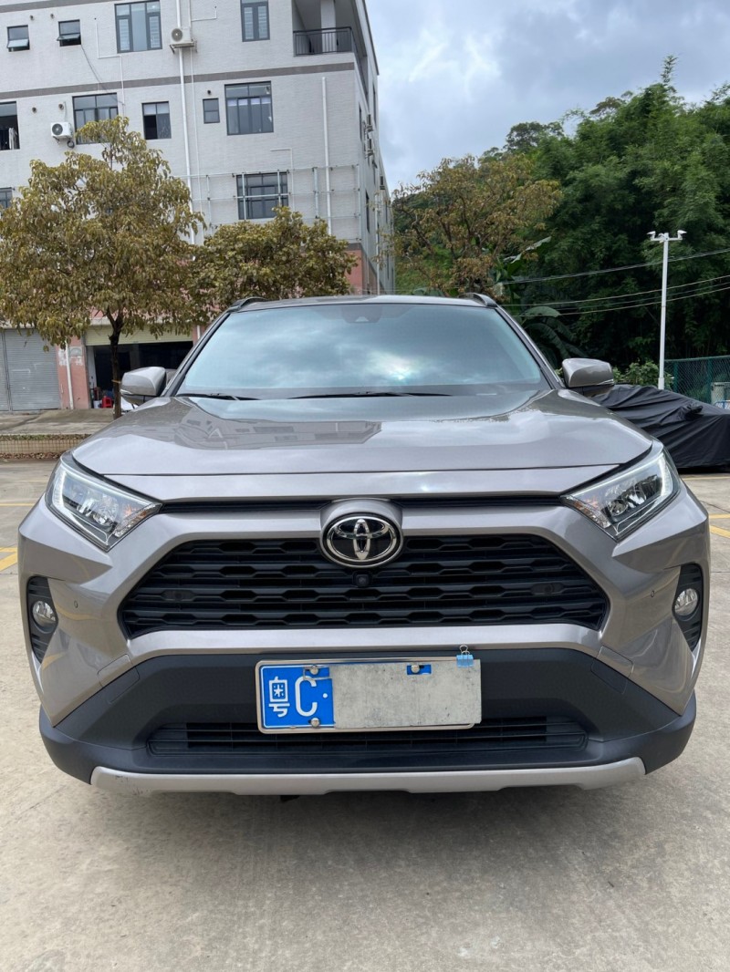 中山22年豐田RAV4榮放1